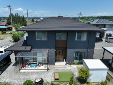 【奥州市】屋根のカバー工法、外壁塗装をお願いしました！屋根の天然石吹付の質感、外壁の色がとても気に入っています！